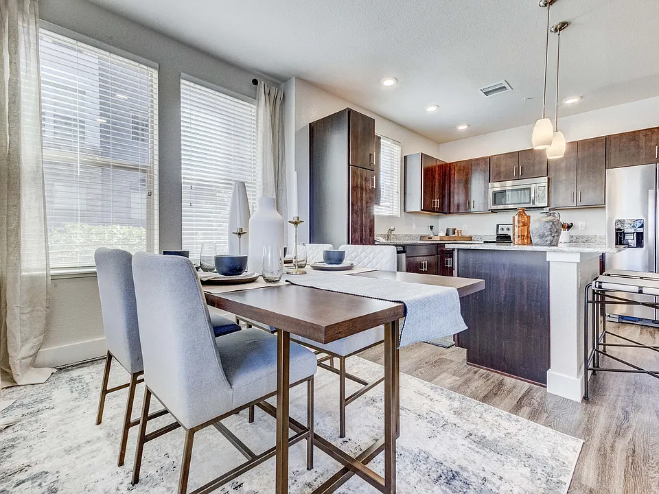 Building Photo 4