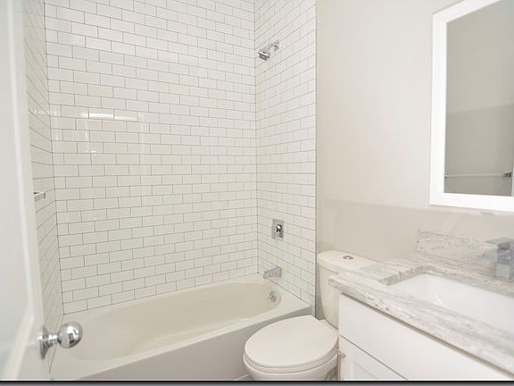 5th image of 1412 N Ashland Ave #2S