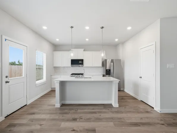 102 Alset Cir, Magnolia, TX 77354