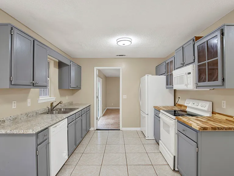 128 Saint Ives Dr — Photo 10