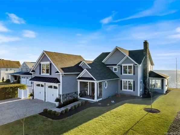 19 Loop Road, Clinton, CT 06413