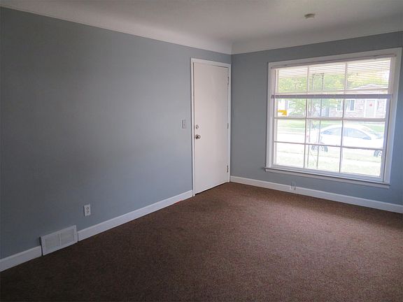 4th image of 28522 Hillview St