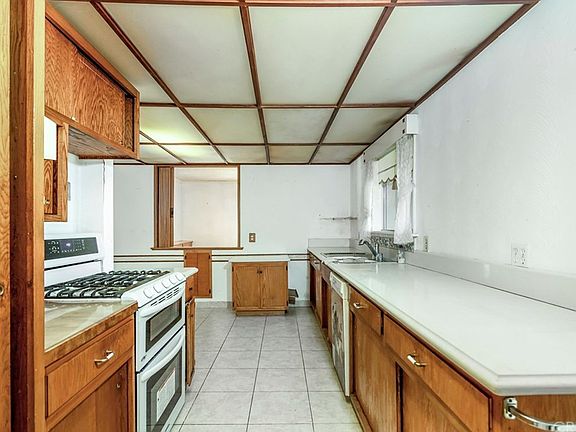 5th image of 206 W 64th St