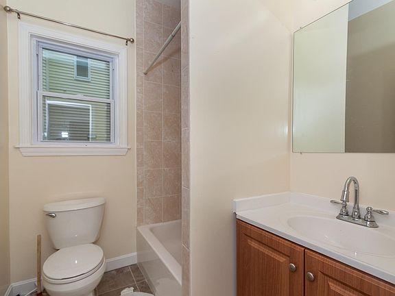 4th image of 49 Porter St #2