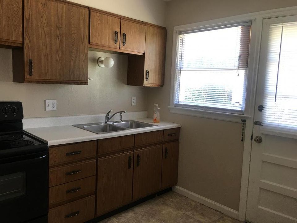 711 N College Ave APT 8, Warrensburg, MO 64093 | Zillow