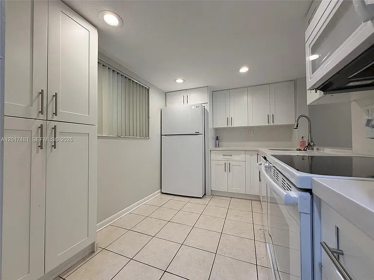 8015 SW 107th Ave #203 — Photo 1