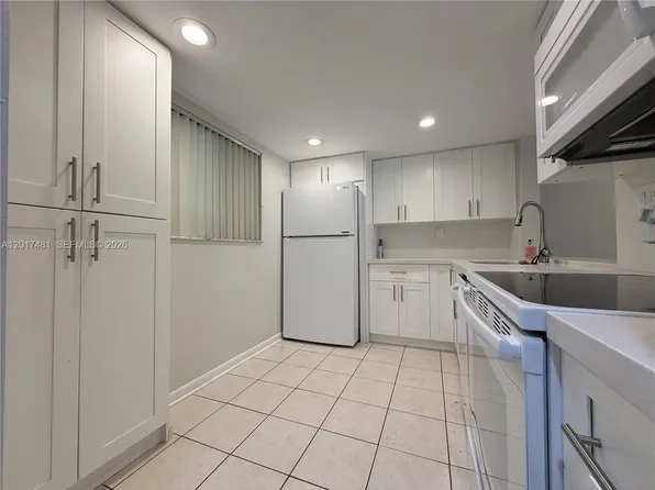 8015 SW 107th Ave APT 203, Miami, FL 33173