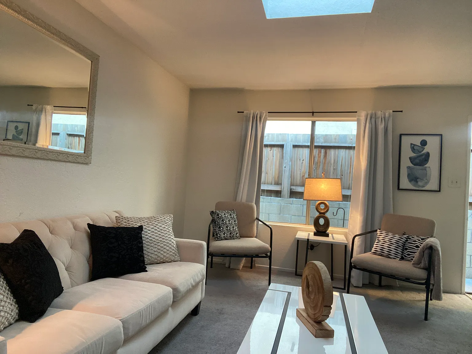 2 bed, 800 sqft, $3,600 — Photo 2