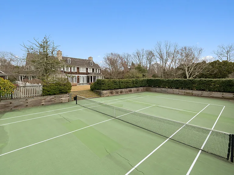 223 Halsey Neck Ln — Photo 2