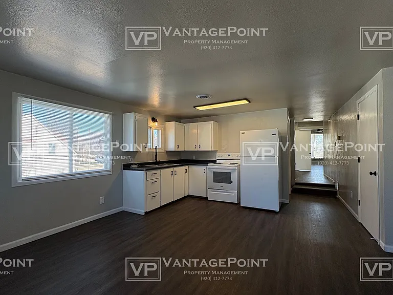521 1/2 S Sawyer St — Photo 13