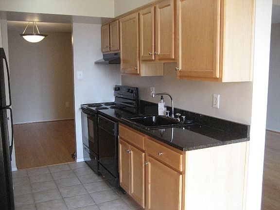 4th image of 4500 S Four Mile Run Dr APT 916