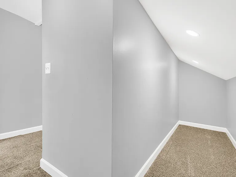 9973 E Outer Dr — Photo 30