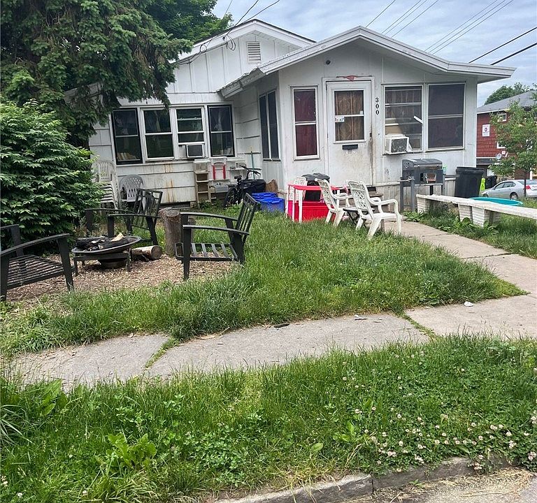1st image of 300 Bruce St