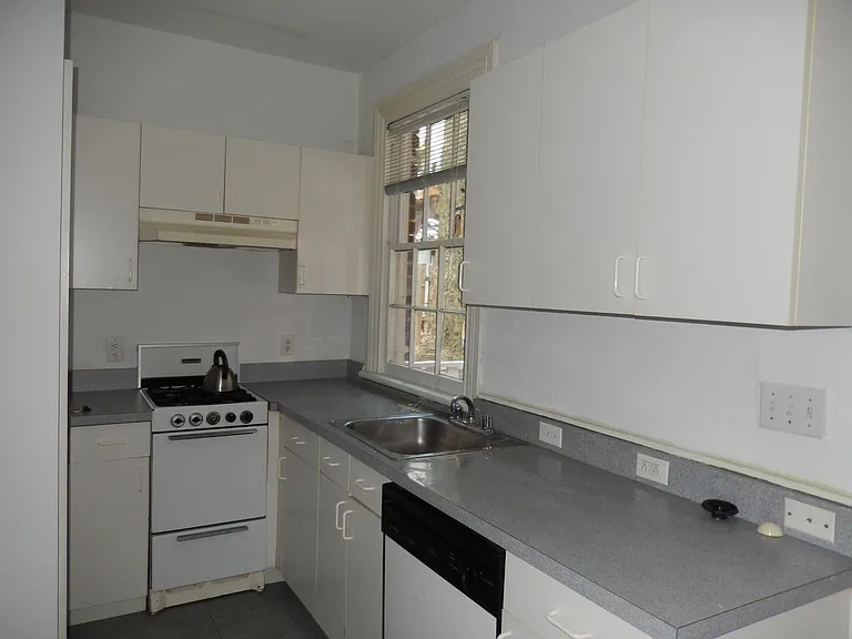 106 S Pine St — Photo 28