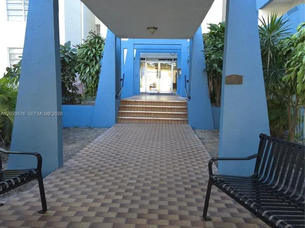 5050 NW 7th St APT 709, Miami, FL 33126
