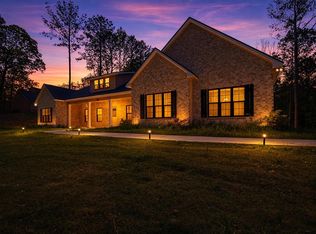 104 Canterbury Dr, Lagrange, GA 30241
