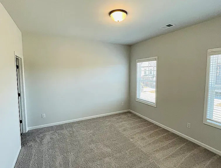 126 Lauren St — Photo 19
