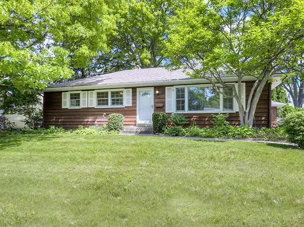 2715 Karen Dr, Rockford, IL 61101