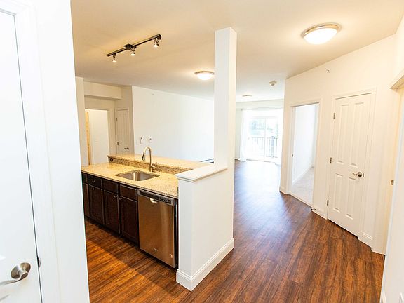 4th image of 181 Winterberry Ln Unit 403