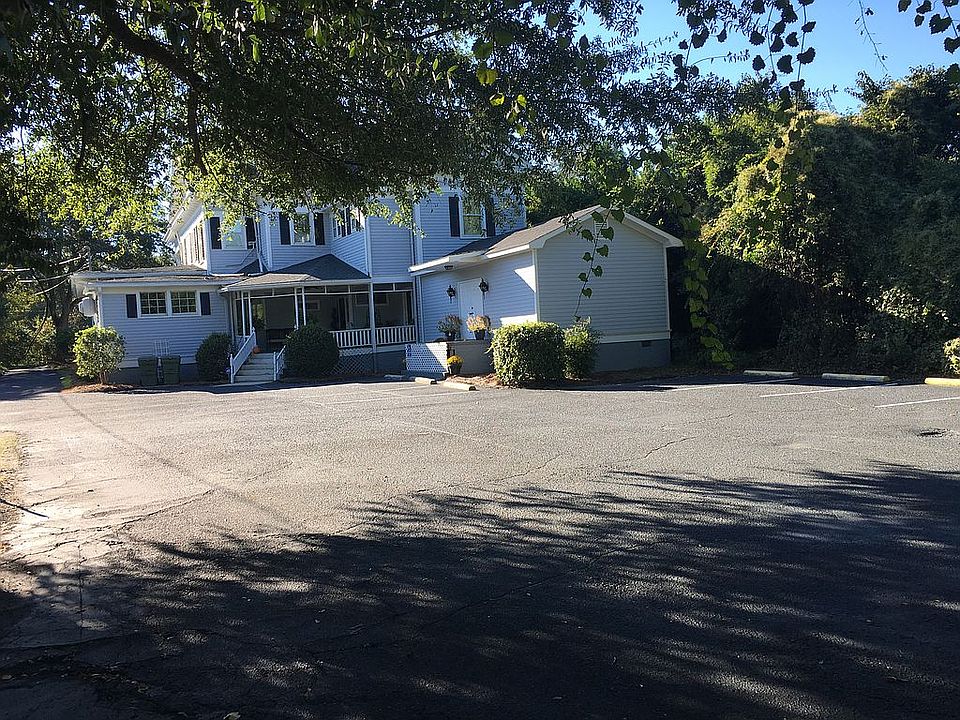 2nd image of 425 N Main St