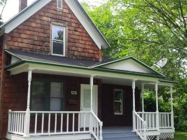 1315 6th St E, Menomonie, WI 54751