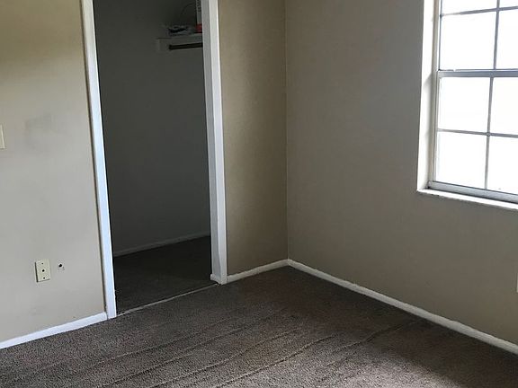 5th image of 909 Cass St