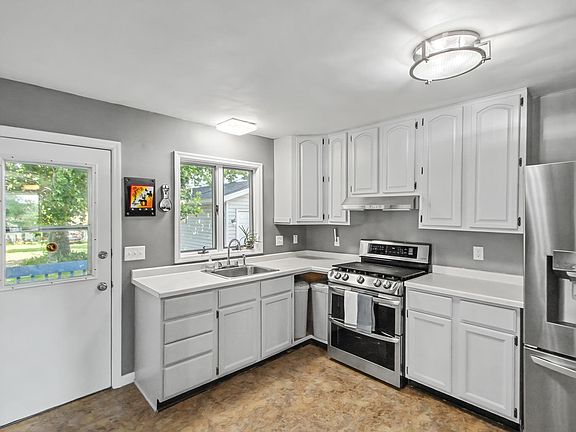 2nd image of 529 W Cook St