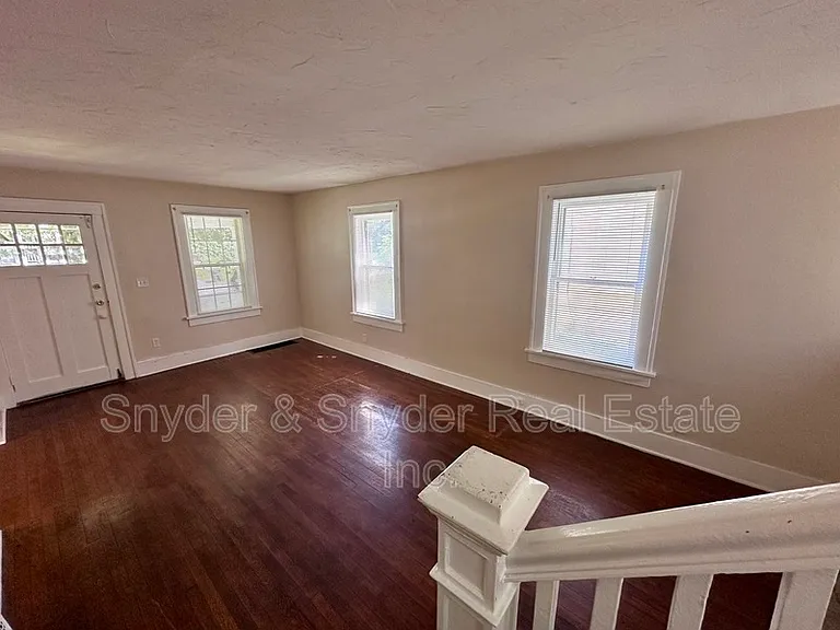 700 Noble Ave — Photo 4