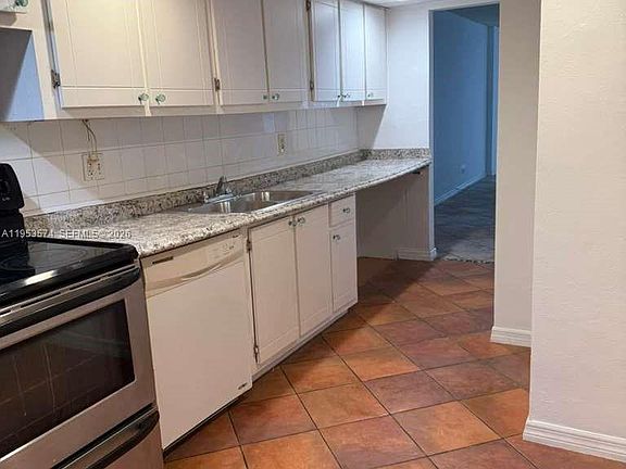 3rd image of 3660 NE 166th St APT 609
