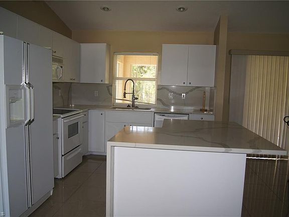 4th image of 18004 Phlox Dr