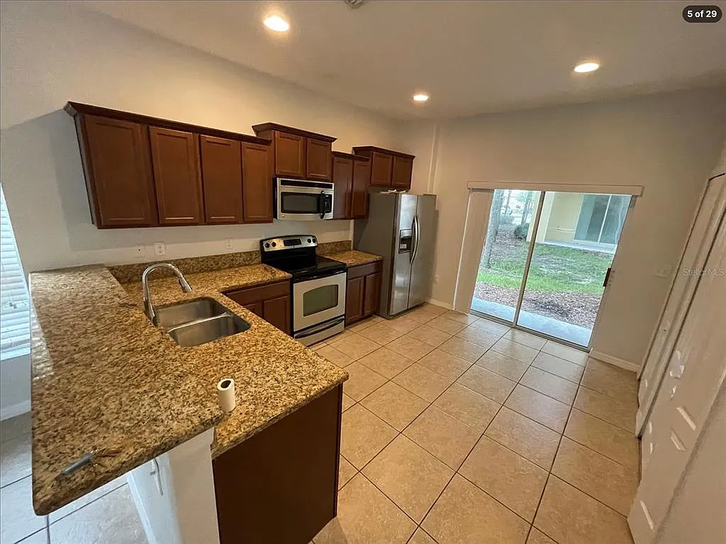 2 bed, 2.5 bath, 1192 sqft, $1,650 — Photo 2