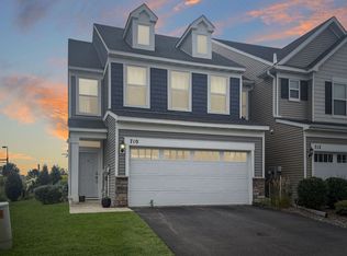 710 Wildflower Ln, Chanhassen, MN 55317