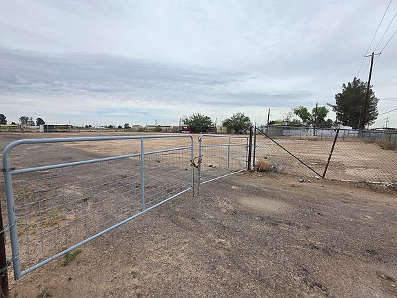 4th image of 309 W County Rd