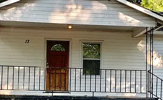 4 Bedroom 2 Bath Near Downtown Newnan — Photo 2