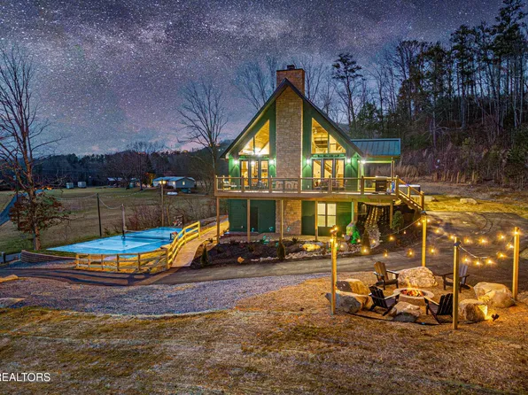 2773 Clabo Rd, Sevierville, TN 37862