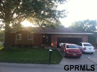 1918 N 151st Plz, Omaha, NE 68154