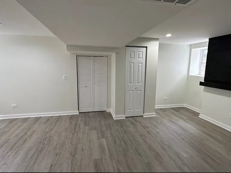 219 N Waller Ave — Photo 3