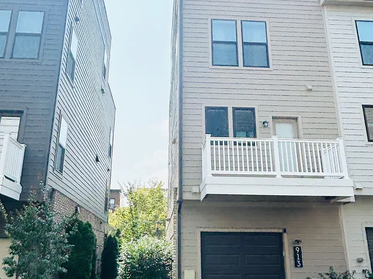 913 King Farm Blvd — Photo 24