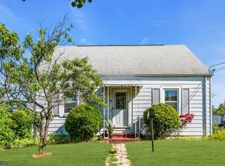 7 Washington Ave, Elmwood Park, NJ 07407