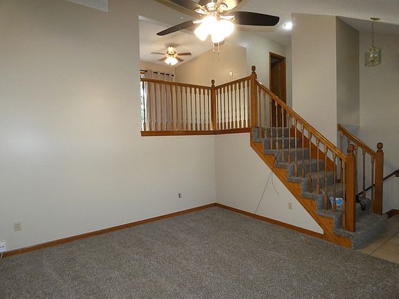 5th image of 405 Woodland Ave