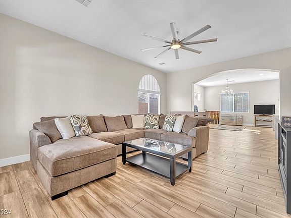3rd image of 1333 Barberry Ct