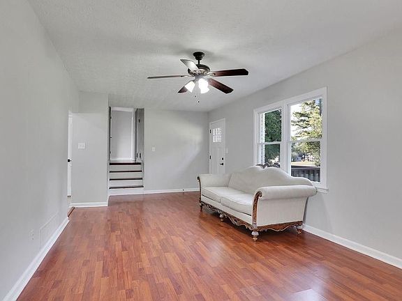 5th image of 175 Beaver Pond Dr