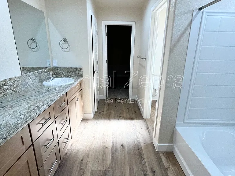 1346 Playa Del Rey Dr — Photo 11