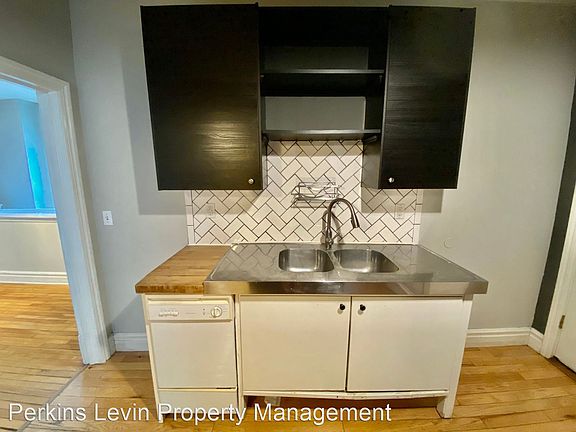 3rd image of 2814 Colfax Ave S #1