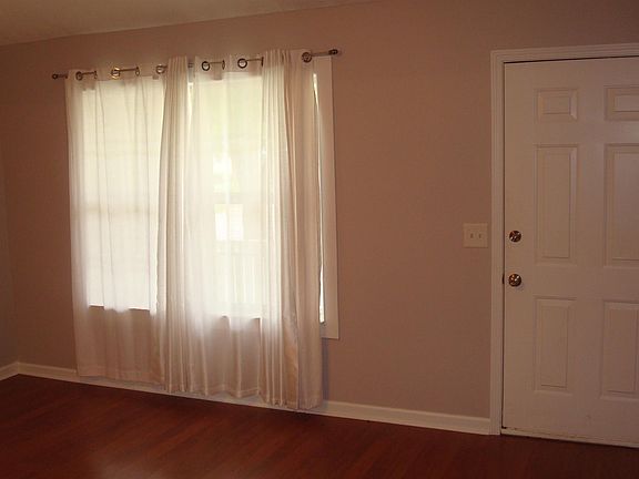 4th image of 2818 Wellington Pl