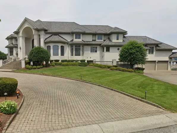 10948 Lake Front Dr, Indianapolis, IN 46236