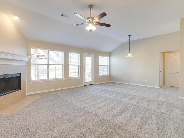 9508 Fox Hill Dr — Photo 13