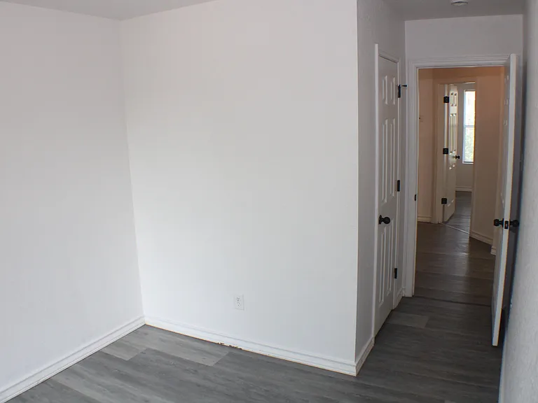 5022 Flipper Dr — Photo 16