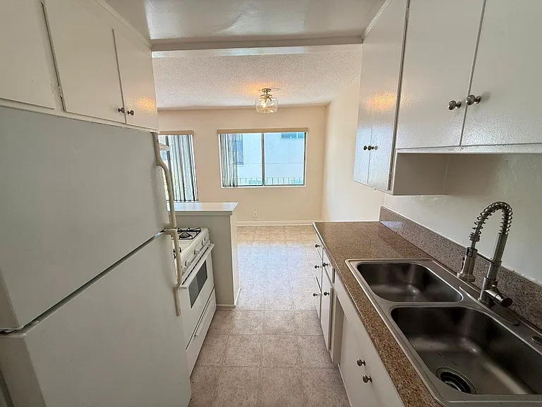 5433 Barton Ave #7 — Photo 8