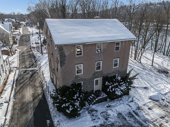 3rd image of 10 GREEN STREET